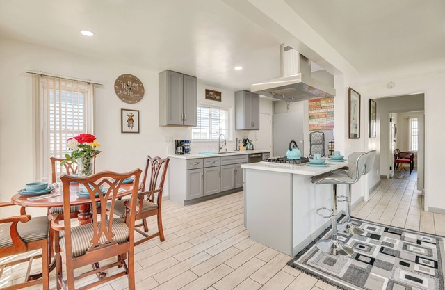 2 Mi to SoFi Stadium: Updated Inglewood Home!