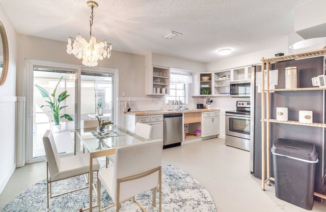 2 Mi to Three Sisters Springs: Home w/Patio