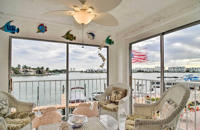 < 2 Mi to Upham Beach: Colorful Bungalow w/Pool