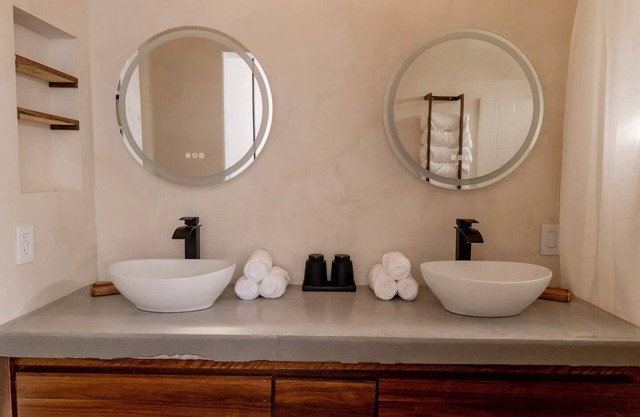 2 min From Hospitals & Lake - A Modern Bali Studio