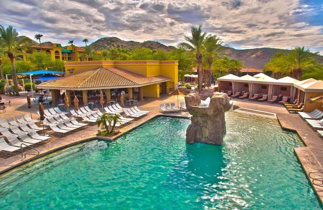 2 Queen Beds 1BR Suite, Hilton Phoenix Tapatio Cliffs, Seven Pools, Water Slide