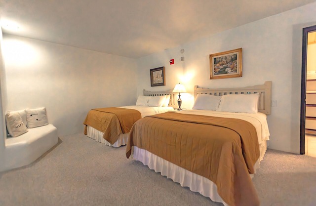 2 Queen beds w/gas fireplace - 17