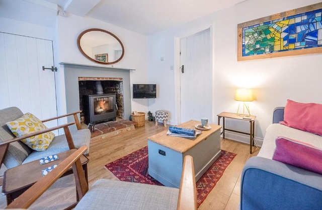 2 Riverside Cottages, Yoxford
