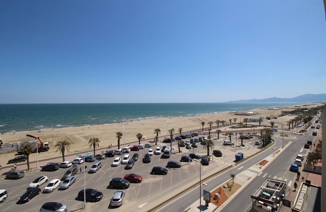 2 room apartment with sea view and parking