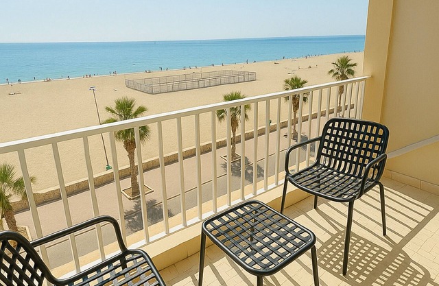 2-room apartment with balcony, seafront, fully equipped