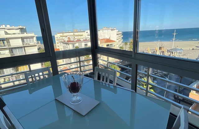 2-Room Apartment by the Sea in Canet, with Parking