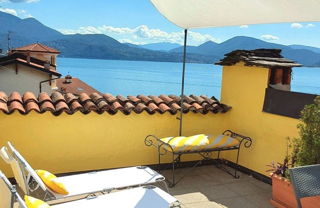 2-room apartment with 3 balconies and fantastic lake view