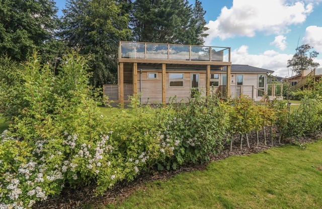 2 SOUTHERN PLACE, pet friendly, luxury holiday cottage in Dobwalls
