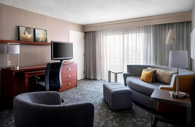 2 Spacious Good-Value Accommodations! Pet-Friendly, Free Public Parking