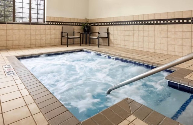 2 Spacious Suites Near Mall of America, MSP Airport & Downtown Minneapolis