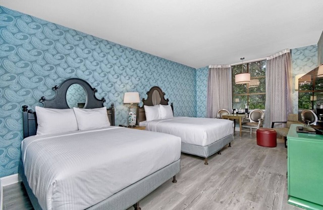 2 Spacious Units with Pool & Free Breakfast in SF SoMa Area