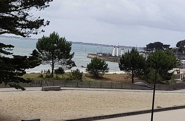 2-star apartment with sea view on Carnac's main beach