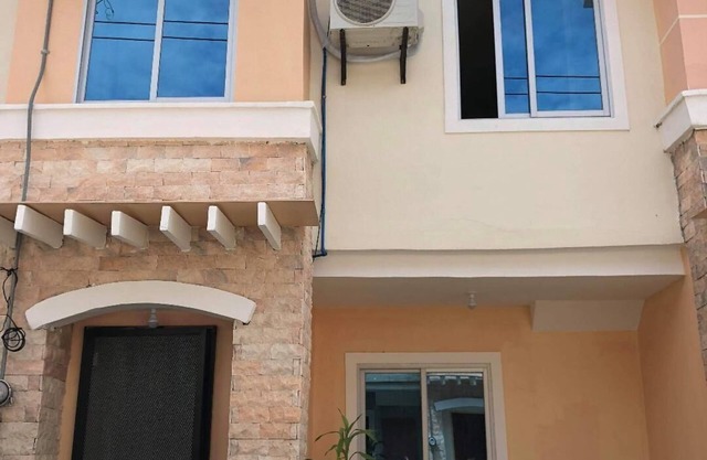 2 storey house for rent