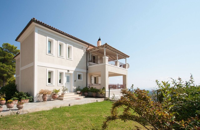 2-storey Spacious Villa, Infinitive view & Yard with BIO Greens