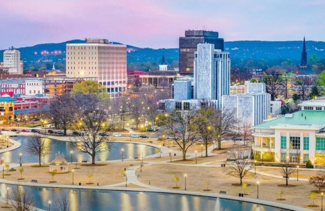 2 Stylish Units for Business Travel, Breakfast, Park