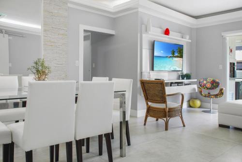 2 Suites with Gourmet Balcony Barbecue Beach