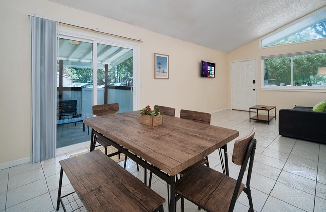 2 units of a Quadplex