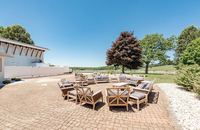 20-Acre Estate w/Pool, Games & Meeting Space