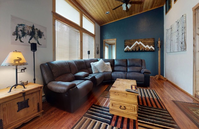 20 min ski-10 min to Breck-Heated Pool-Hot Tubs