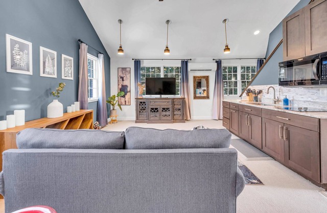 20% off monthly stays at modern & cozy guesthouse in great location