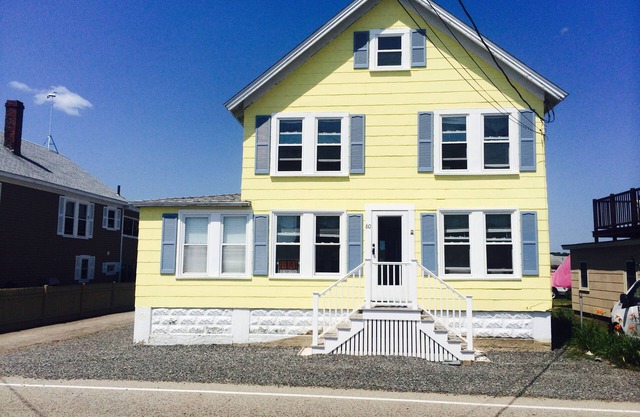 20 SECONDS TO WELLS BEACH-RIGHT ACROSS THE STREET SUPER BEACH ACCESS CONVENIENCE