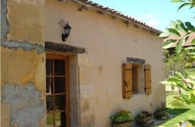 200 year old converted cottage near Bergerac