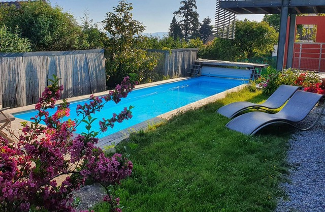 2013 architect's villa with heated swimming pool, lake views, 100 m from the beaches