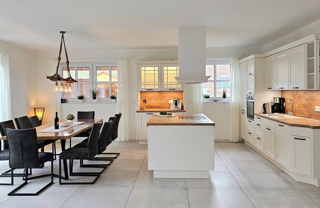 2022 Erbautes Ferienhaus Emilia - mit Sauna und Eingezäuntem Garten