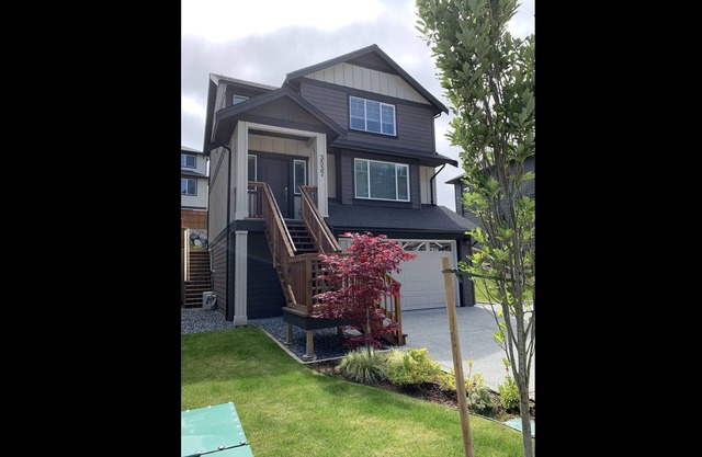 #209 Honeycrisp Ave nice 1 Bed Ground Level Suite