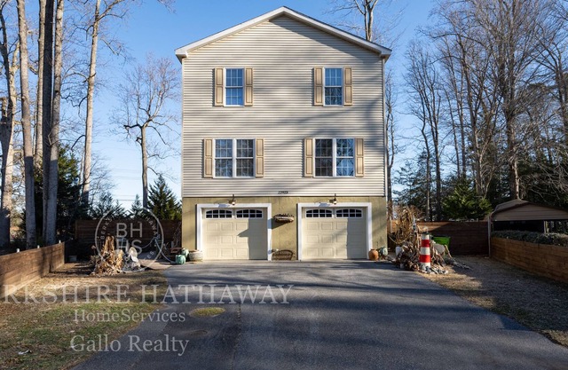 22923 Linden - Large home with so many amenities AND pet friendly!