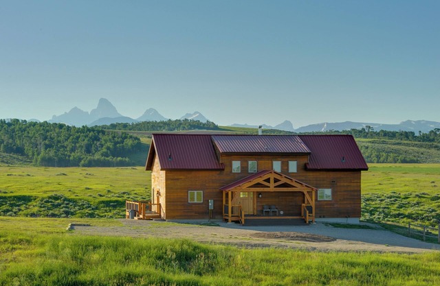23 Mi to Targhee Skiing: Felt Cabin w/Hot Tub!