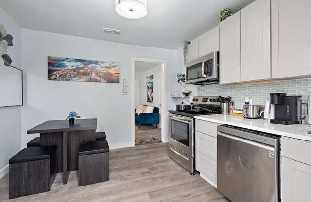 2308 Britton UNIT 4 · Cute & comfy 10min to Downtown