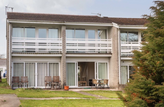 24 ATLANTIC REACH, family friendly, with a garden in St Columb Road