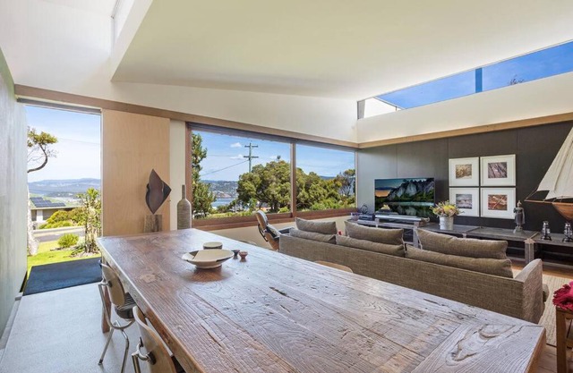 24 Hill Street- Unique 2 bedroom pet friendly home