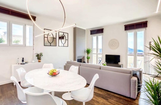 #24 Marie-Claire Suite Sea view/balcony/AC/5min port