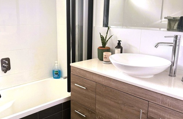 24 Something Special 3BR 2BA & Parking