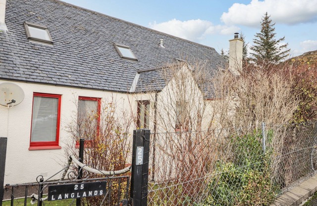 25 LANGLANDS TERRACE, family friendly in Kyle Of Lochalsh