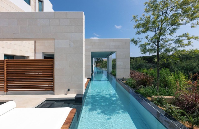 250m2 pool, Daily Housekeeping, Spa, 300m to beach and Shops: by etouri