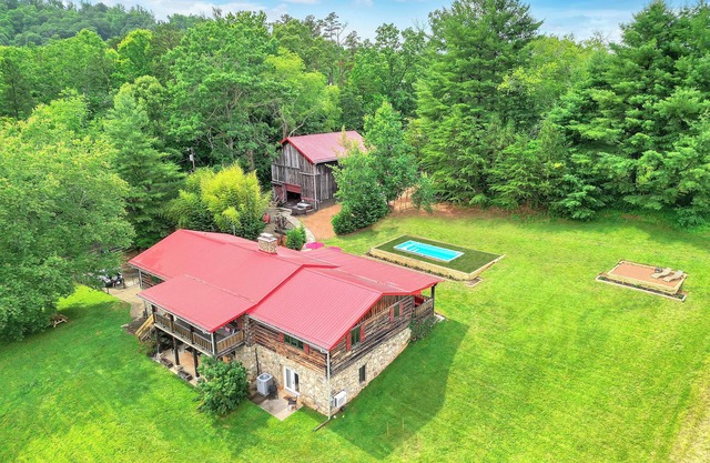 25p Mountain Retreat on 5.2 acres w Pool/Spa/Movie Theatre/Gameroom 5m from DT