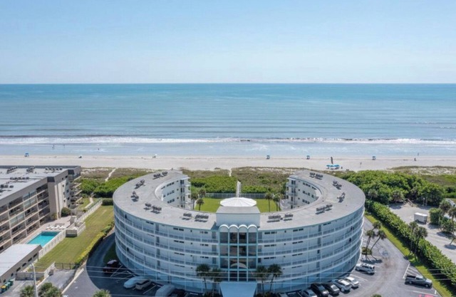2700monthly Ocean Front 2-bedroom condo in enchanting Cocoa Beach 90 day minimum