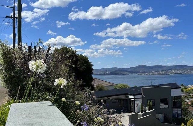 270° panoramic sea views luxury retreat in Sandy Bay 4bedrooms 2-8 Guests