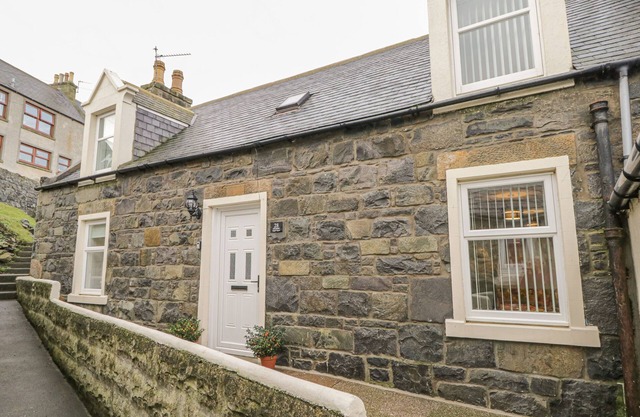 28 LOW SHORE, pet friendly, character holiday cottage in Whitehills