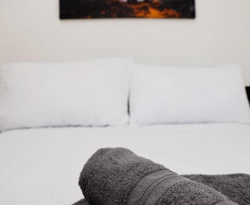 29EW-13 Dreams Unlimited Serviced Accommodation- HeathrowStanwell