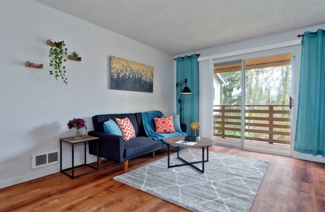 2b1b Renton Cascade Apt 207
