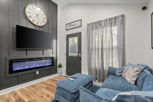 2BD 2BA Designer Cottage in Decatur