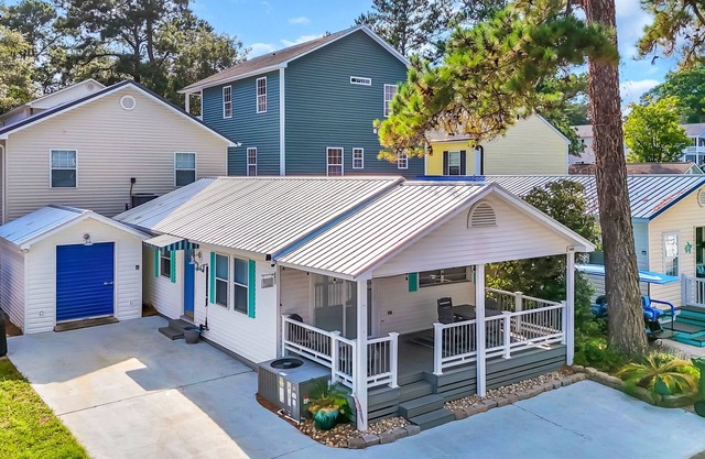 2Bdr/2Ba Charming Beach Cottage in Ocean Lakes w/Golf Cart