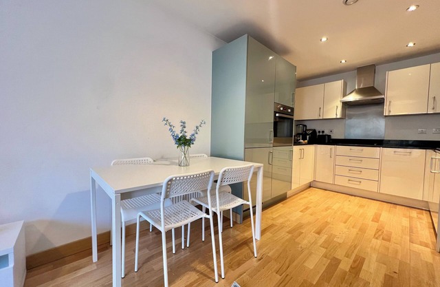 2bed/2baths/spacious Flat Dartford/Smart Tv/Wifi