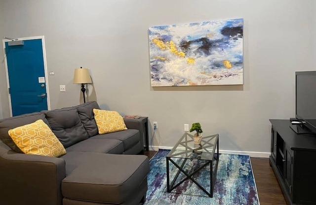 #2BR-1BA Loft Downtown KC in Historic Building