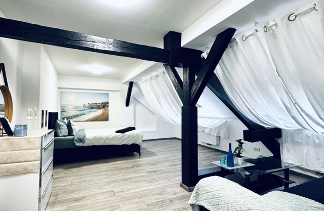 2BR&1LR Apt. Suitable for 5P, Peaceful Stay