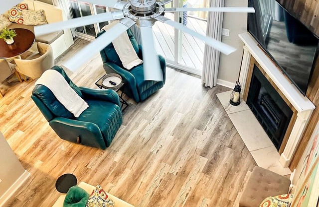 2BR 2.5 BA Townhome. Conveniently located to everything!